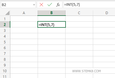 digita =INT(5,7) nella cella B2